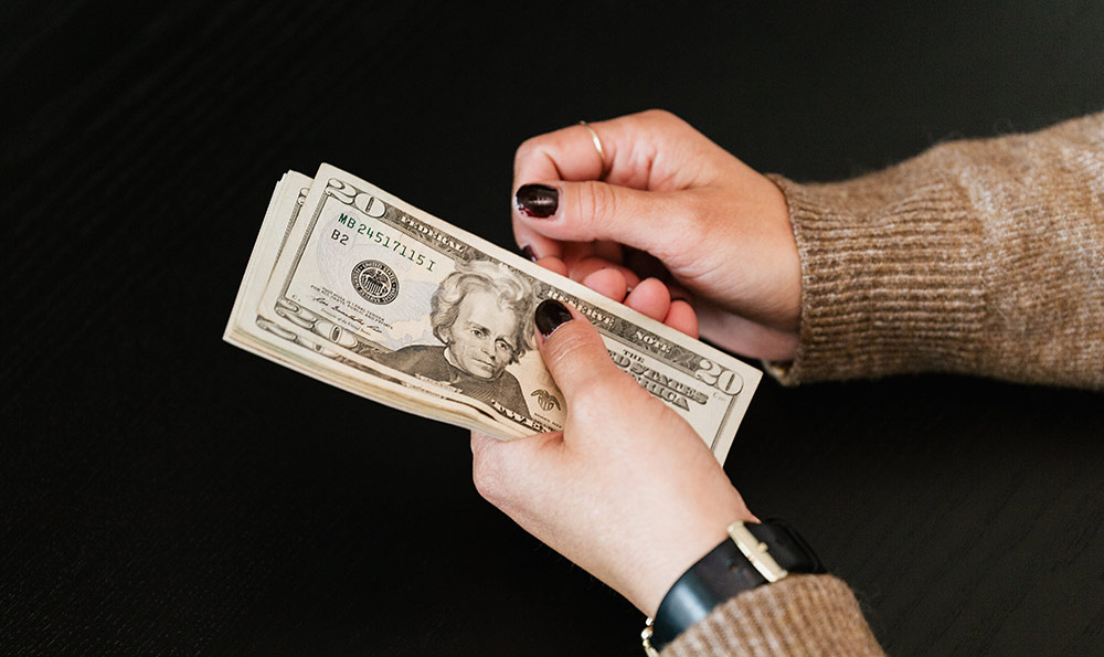 股票配股要自己买还是自动配